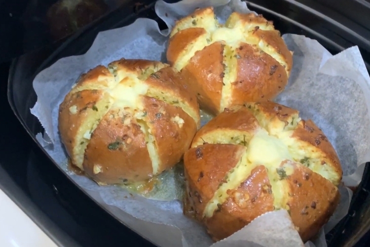 Bánh mì phô mai bơ tỏi (9)