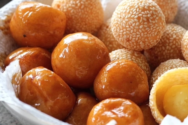 Hướng dẫn cách làm bánh rán mật phủ đường ngọt lịm, vàng ươm, thơm ngon mà ai ăn cũng mê