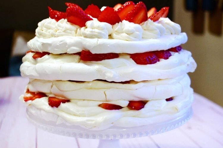 Bánh strawberry meringue (10).jpg