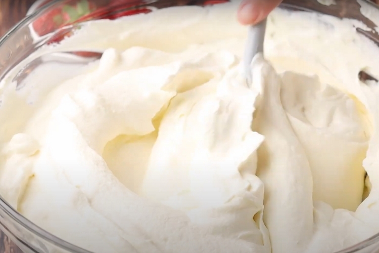 Bánh strawberry meringue (5).jpg