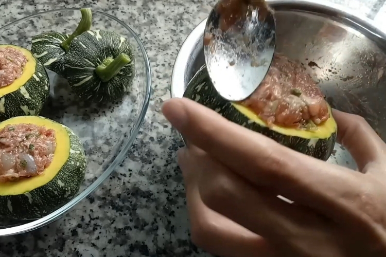Bí đỏ nhồi thịt hấp (4)