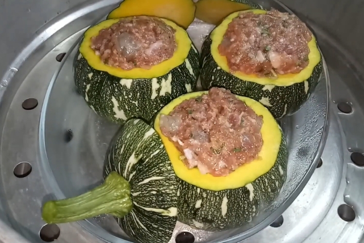 Bí đỏ nhồi thịt hấp (5)