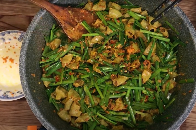 Bún lòng xào nghệ 7
