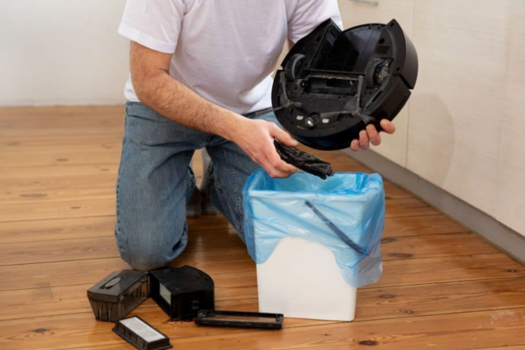 Cách bảo dưỡng robot hút bụi Takdir 6