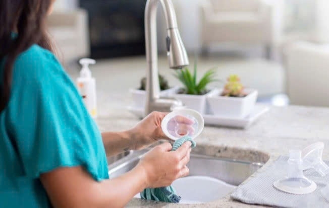 Cách bảo quản máy hút sữa trong tủ lạnh ảnh 2