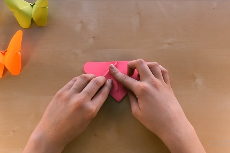 Cách gấp con bướm 10