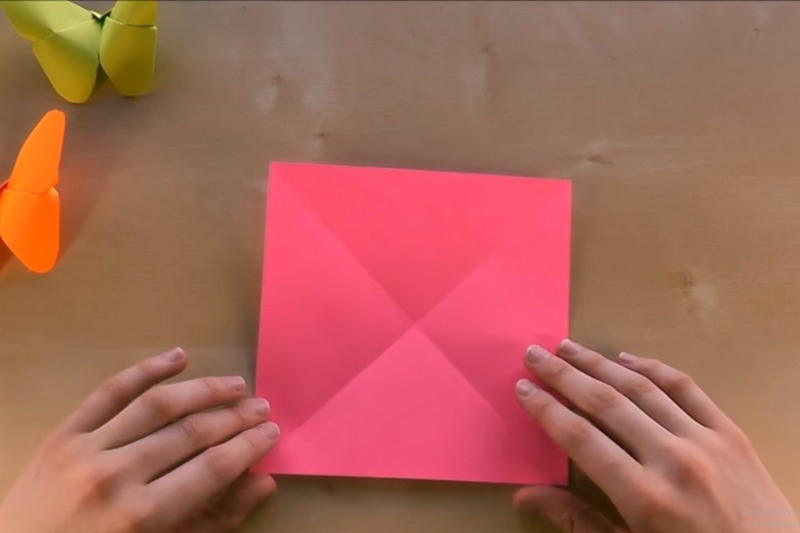 Cách gấp con bướm 5