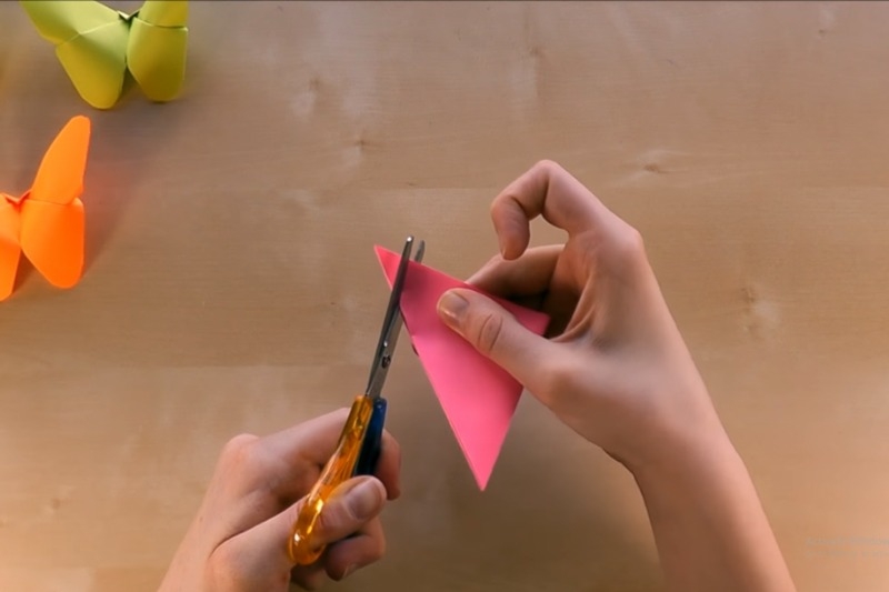 Cách gấp con bướm 9