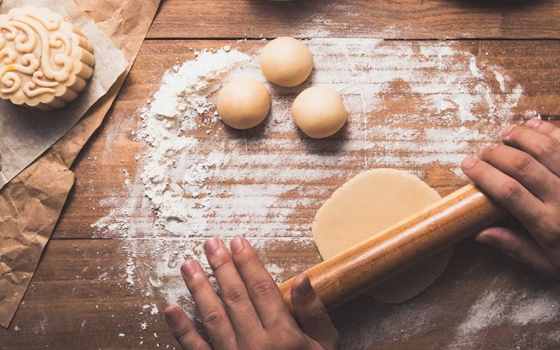 Cách làm bánh nướng nhân sữa dừa (ảnh 3)