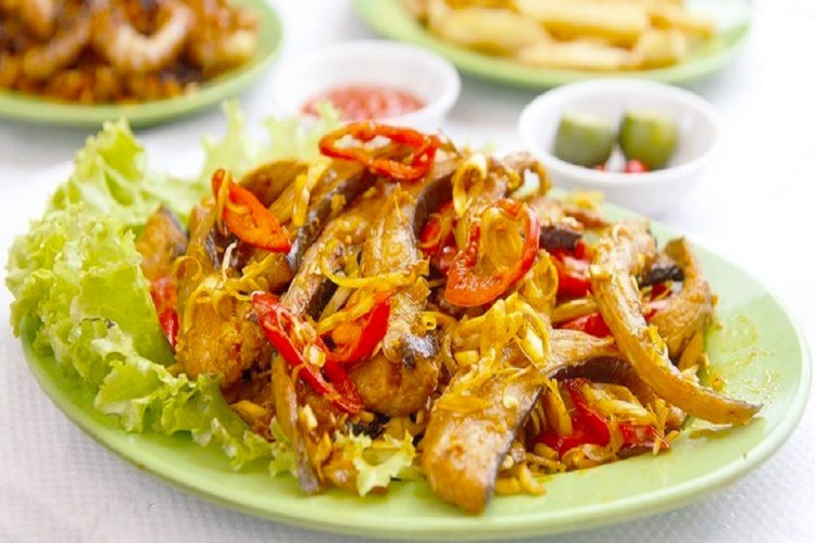 Cách làm cá chép giòn xào sả ớt (Hình 5)