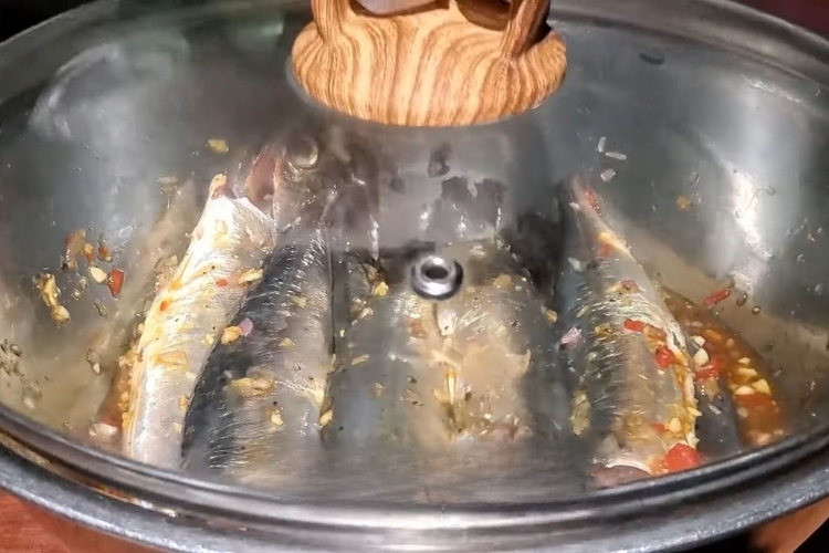 Cách làm cá nục kho thơm (5)