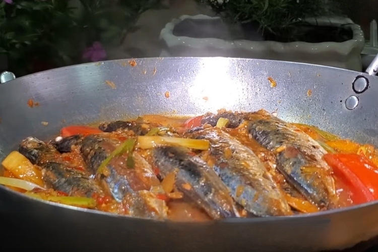 Cách làm cá nục kho thơm (7)