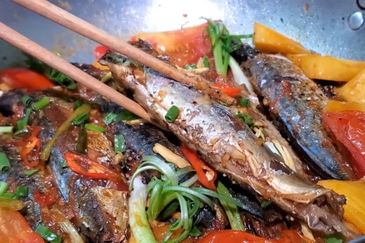 Cách làm cá nục kho thơm (8)