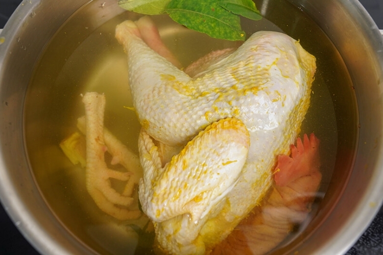 Cách làm gà bóp hành răm kiểu miền Trung (2)