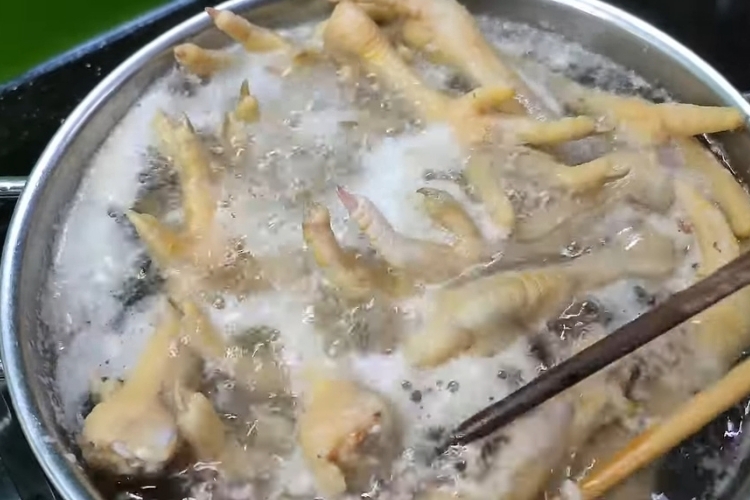 Cách luộc chân gà ngon (5)