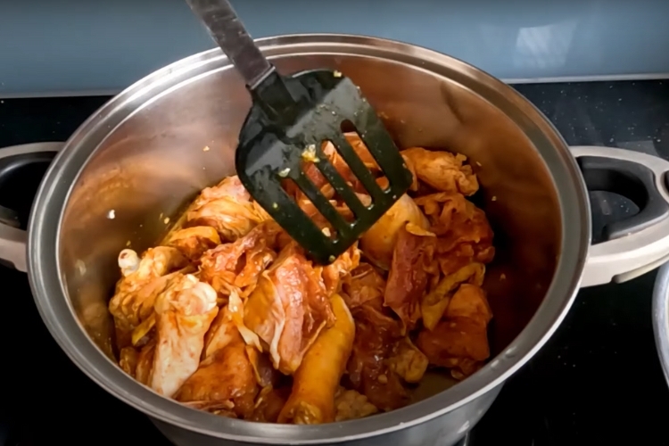 Cách nấu cà ri gà nước cốt dừa 6