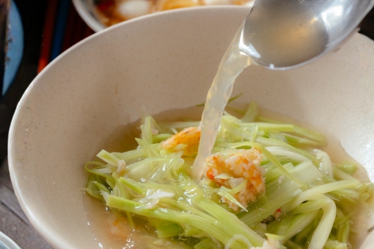 Cách nấu canh bầu tôm (9)