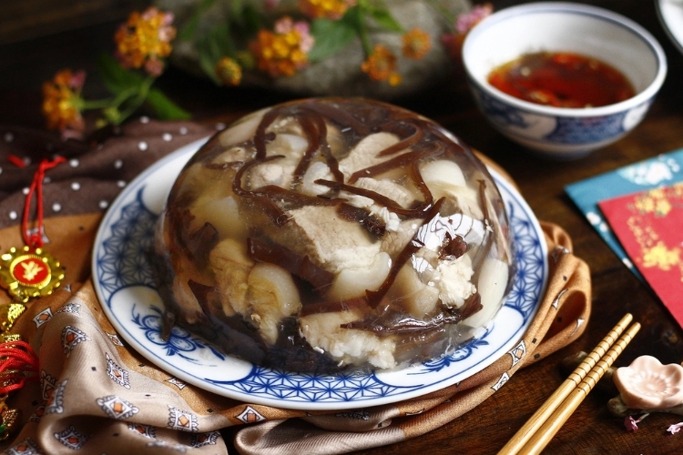 Lưu ngay cách nấu thịt đông kiểu truyền thống chuẩn vị xưa cho mâm cỗ Tết thêm đủ đầy