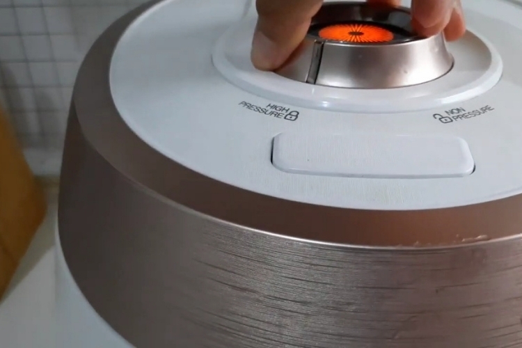 Cách sử dụng nồi cơm điện Cuckoo CRP-RT1008F (4)