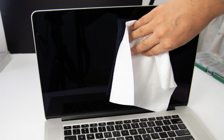 Có nên vệ sinh màn hình laptop thường xuyên 5.jpg