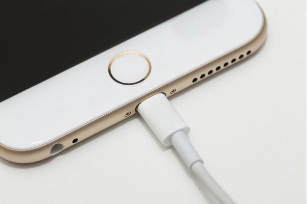 iPhone 7 Plus có hỗ trợ sạc nhanh không?