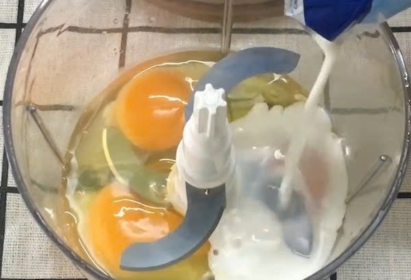 Đánh trứng bằng máy xay thịt ảnh 4