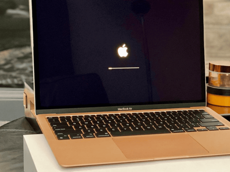 MacBook bị treo khi mở máy hình 1
