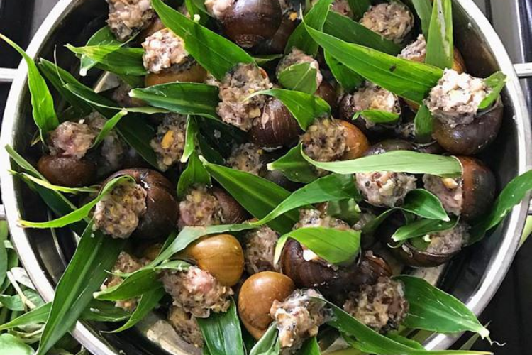 ốc hấp lá gừng 5