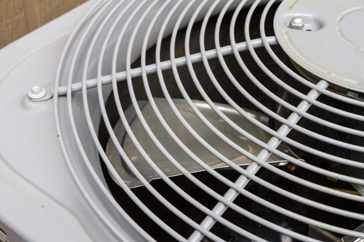 Quạt dàn nóng điều hòa kêu lớn (1)