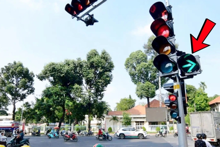 Rẽ phải khi đèn đỏ 2