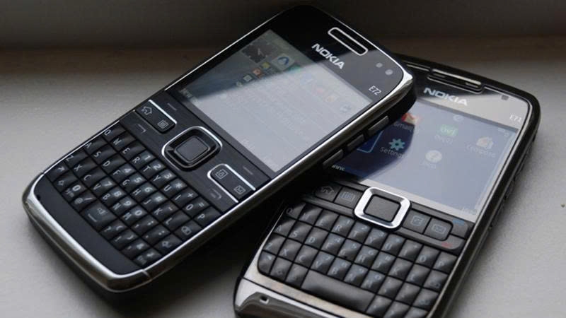 So sánh Nokia E72 và Nokia E73 ảnh 1