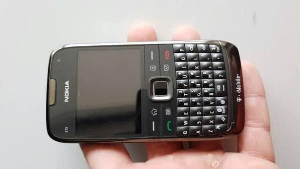 So sánh Nokia E72 và Nokia E73 ảnh 2