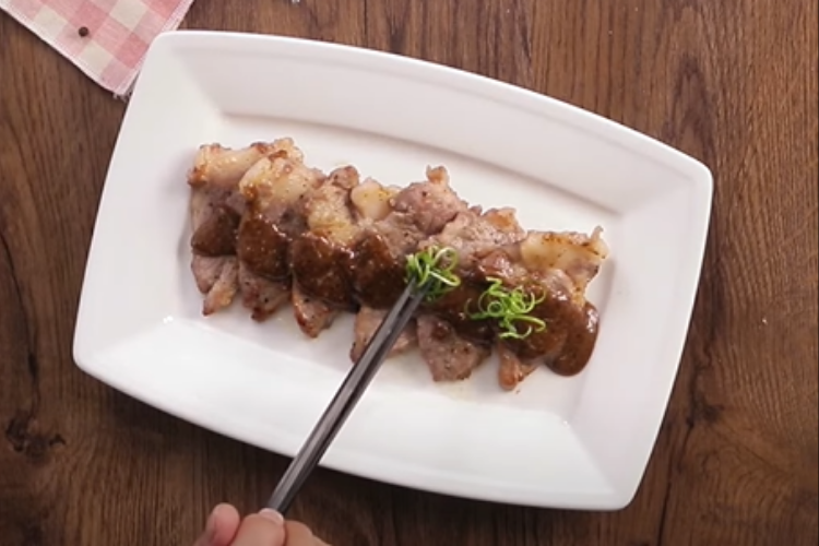 thịt nạc áp chảo sốt tiêu đen 6