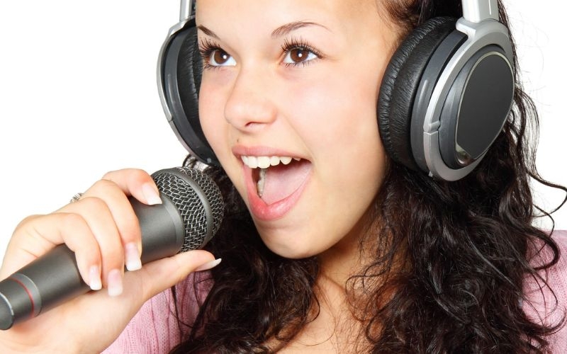 Quan niệm sai lầm về việc hát karaoke hay và cách khắc phục