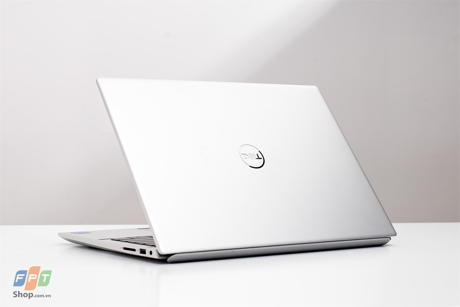 4 chiếc laptop đồ họa thương hiệu Dell