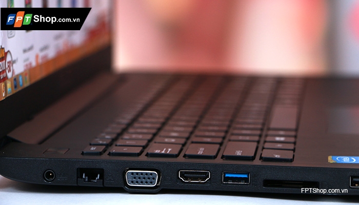 Asus X553MA chạy hệ điều hành windows 8.1 bản quyền và nhiều kết nối hiện đại