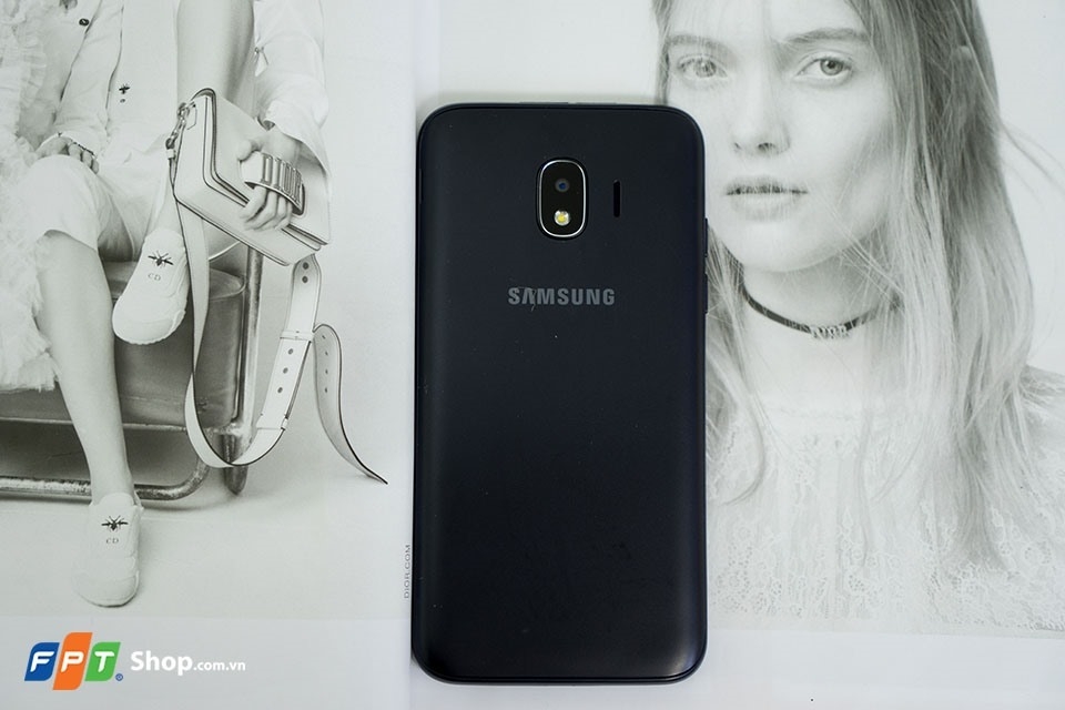 Từ ngày 26.01 đến 28.01, FPT Shop giảm ngay 500.000 đồng cho khách hàng chọn mua Galaxy J2 Pro 2018