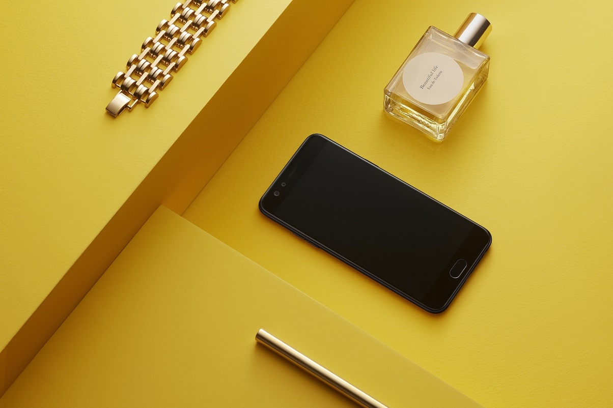 F3 Black