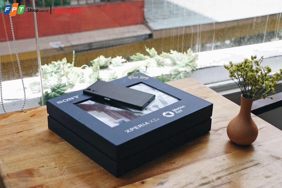 Mua Sony Xperia XZs trúng bộ quà trị giá 10 triệu đồng