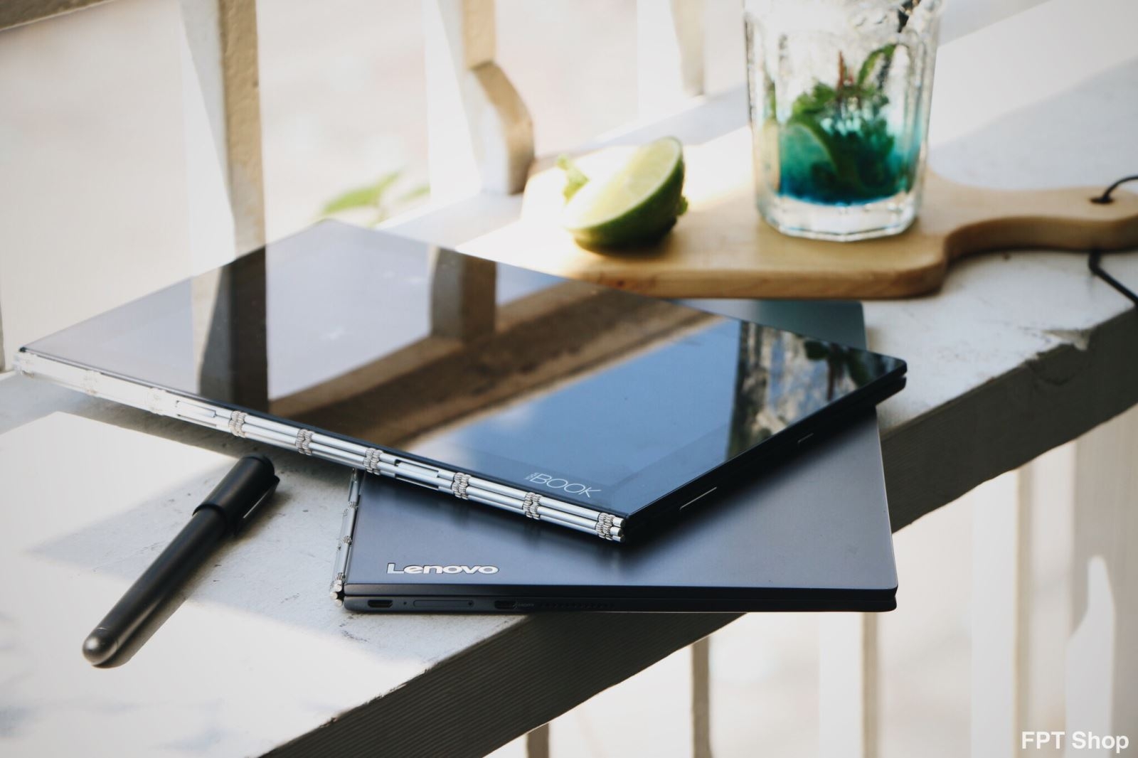 Lenovo Yoga Book giảm 3 triệu đồng tại FPT Shop