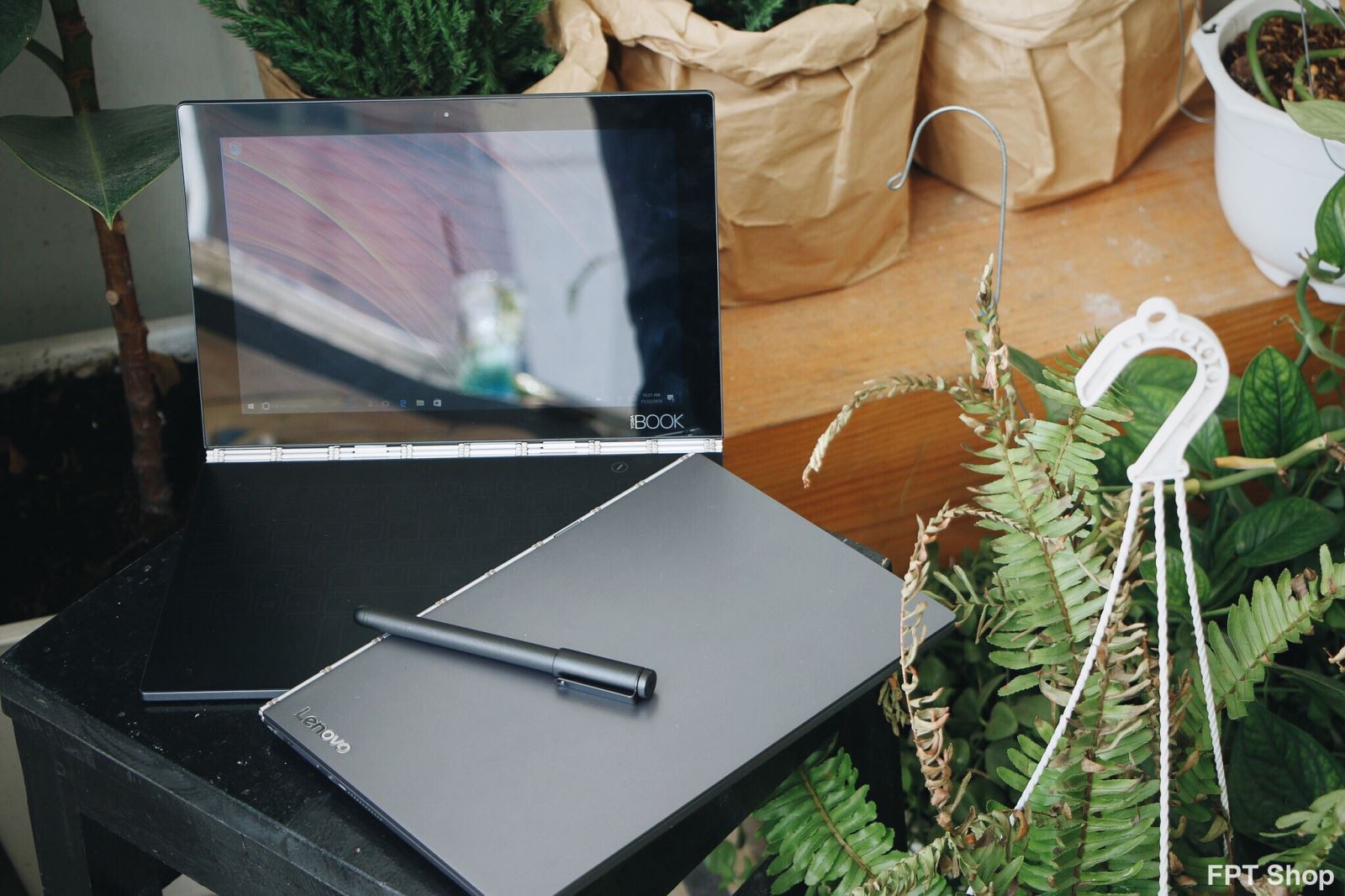 Lenovo Yoga Book giảm 3 triệu đồng tại FPT Shop