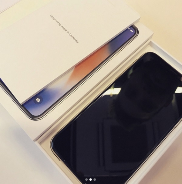 Nhiều hình ảnh, video đập hộp iPhone X xuất hiện trước ngày lên kệ