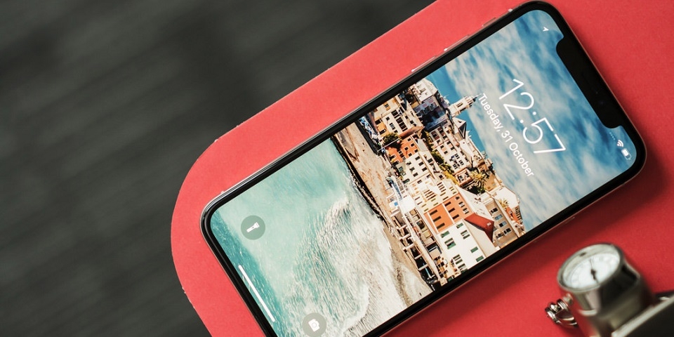 iPhone X có giá cao hơn iPhone 8 là vì… Samsung
