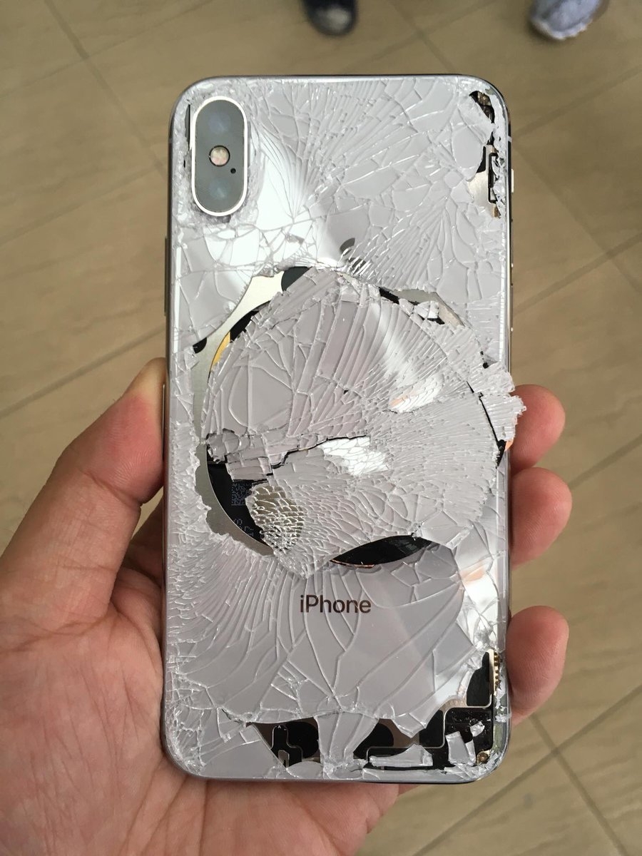 iPhone X giá ngàn đô mới mua về đã thành ra thế này?