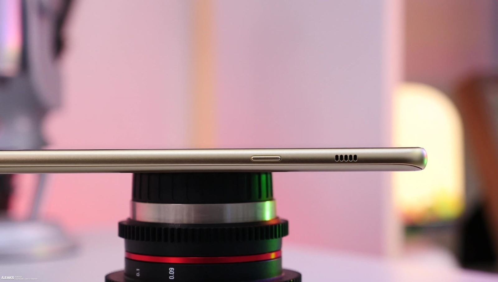 Bất ngờ xuất hiện nhiều hình ảnh trên tay Galaxy A8, Galaxy A8 Plus 2018