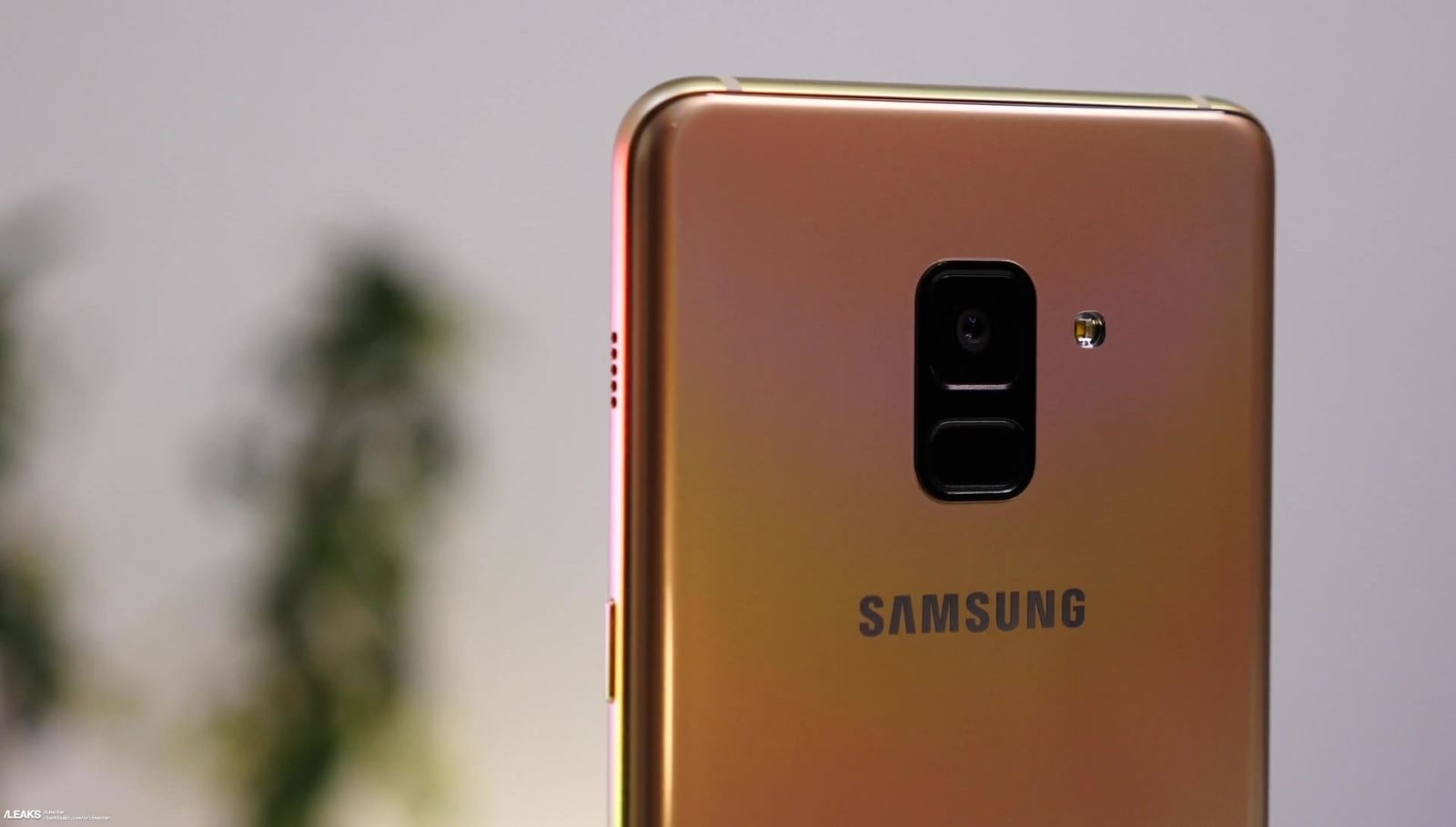 Bất ngờ xuất hiện nhiều hình ảnh trên tay Galaxy A8, Galaxy A8 Plus 2018
