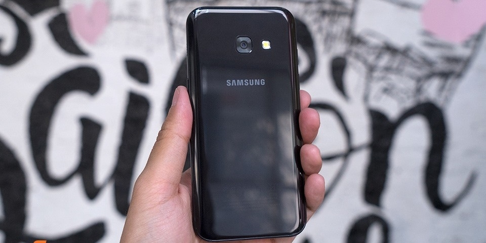 Galaxy A3 2017 thiết kế cực đẹp, chống nước IP68 được ưu đãi trả góp 0%