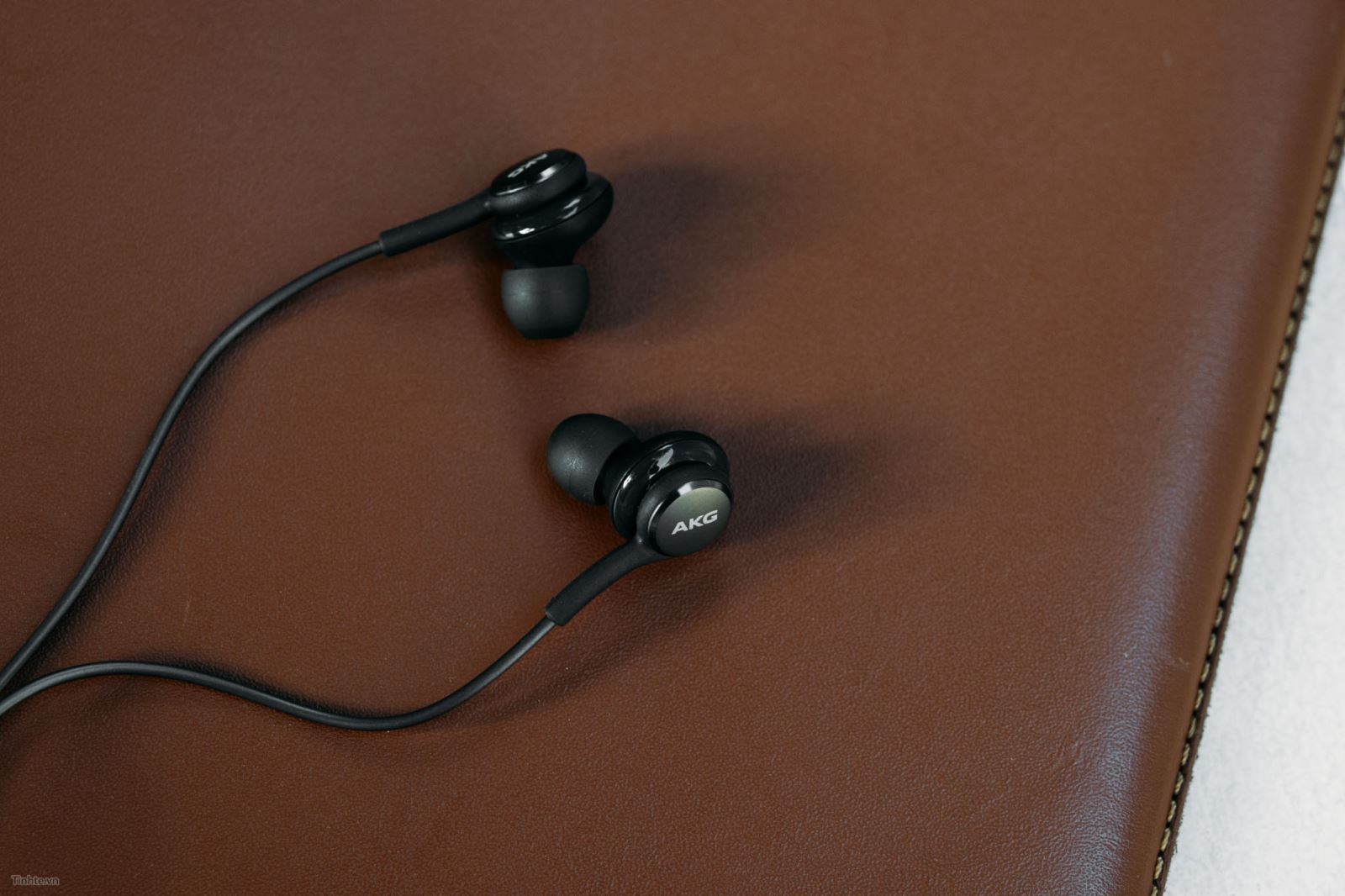 Những hình ảnh của tai nghe Samsung AKG sản xuất tại VN