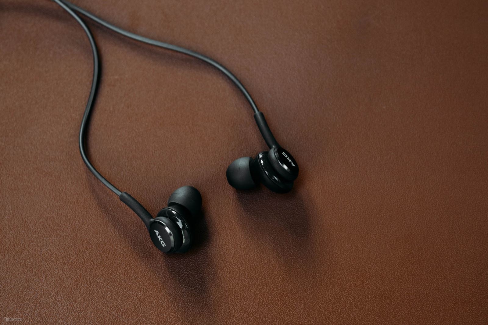 Những hình ảnh của tai nghe Samsung AKG sản xuất tại VN