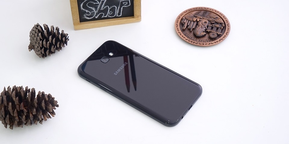 Galaxy A7 2017 màn hình 5.7 inch, camera trước 16MP giảm giá mạnh tại FPT Shop